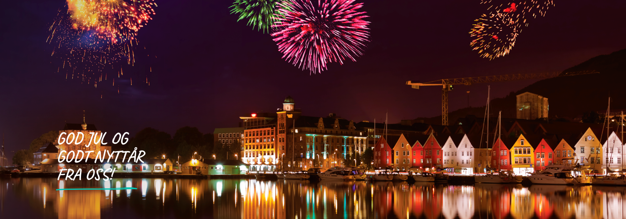 feat nyttår Fyrverkeri over en havn med fargerike bygninger og en kran om natten. Tekst i bildet sier "God Jul og Godt Nyttår fra oss.