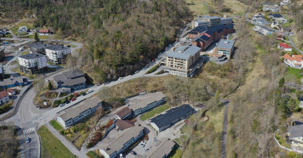 Dronefoto av Betanien sykehus og nærliggende områder